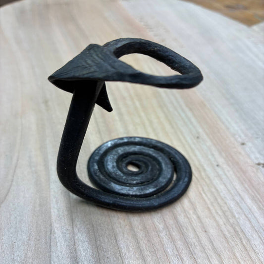 Hand-Forged Leaf Vine Pen Holder – Rustic Blacksmith Desktop Sculpture