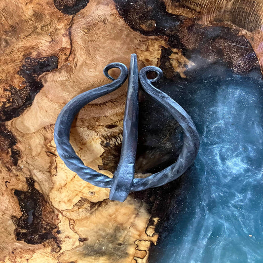 Hand-Forged Celtic Penannular Brooch – Viking Cloak Pin in Mild Steel | DeWall’s Forge