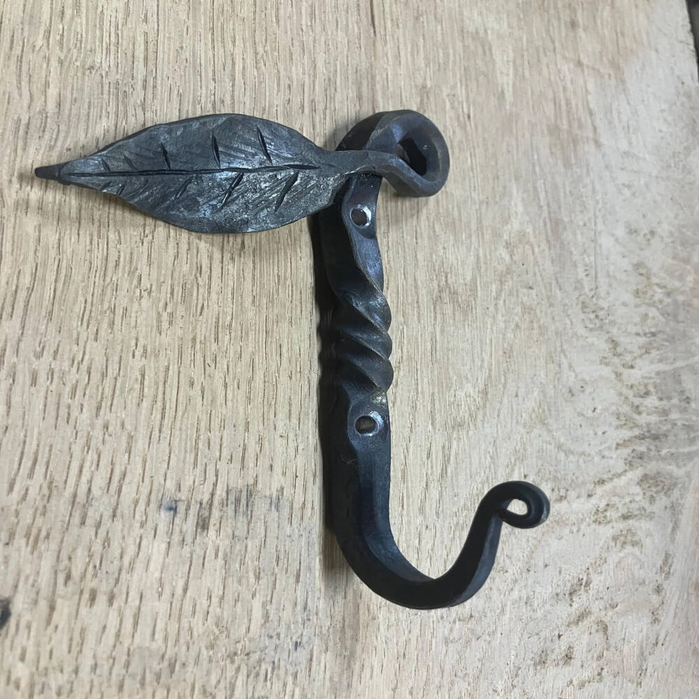 Hand-Forged Leaf Hook – Wrought Iron Wall Hook with Nature-Inspired Design