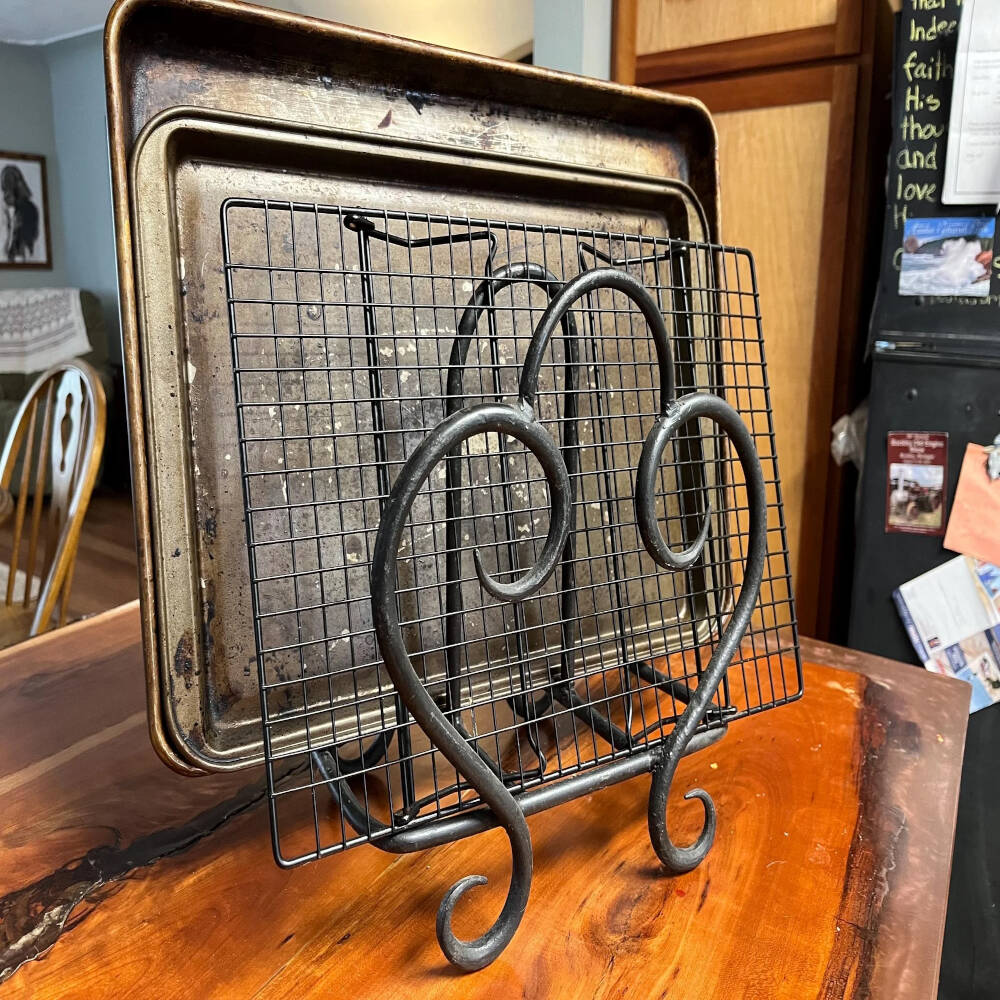 Forged Kitchen Organizer – Hand-Forged Steel Cutting Board & Bakeware Rack