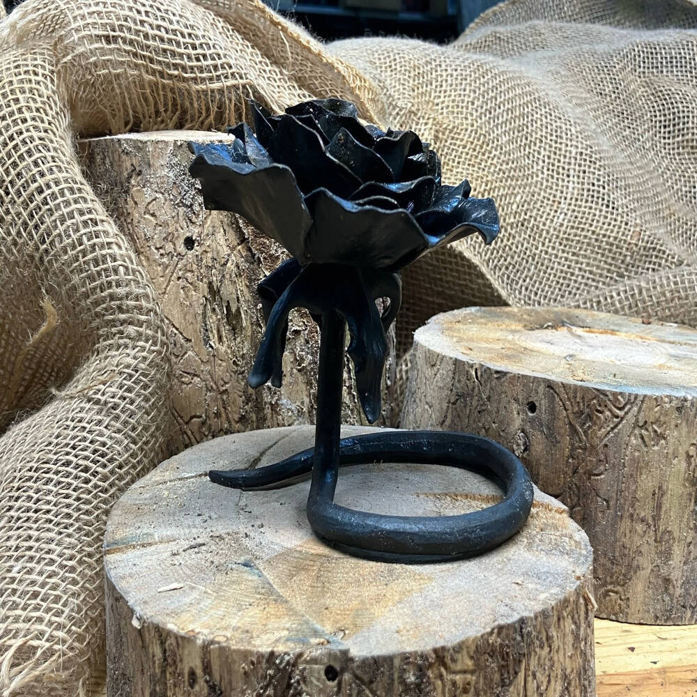 Hand-Forged Iron Pedestal Rose Sculpture – Eternal Metal Rose