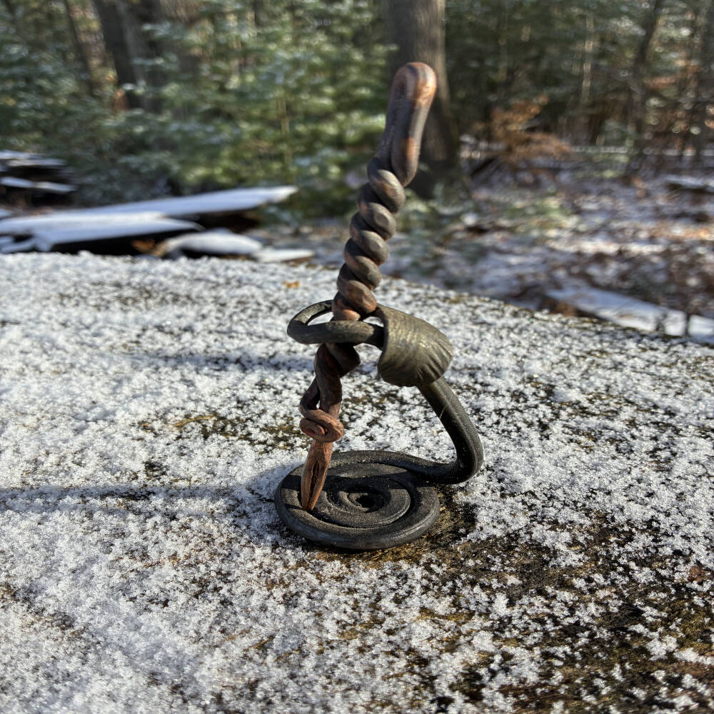 Hand-Forged Leaf Vine Pen Holder – Rustic Blacksmith Desktop Sculpture