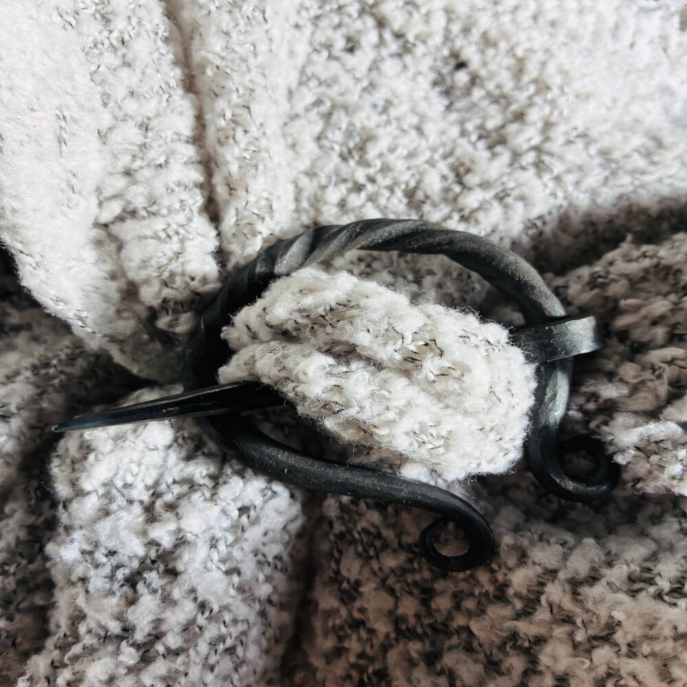 Hand-Forged Celtic Penannular Brooch – Viking Cloak Pin in Mild Steel | DeWall’s Forge