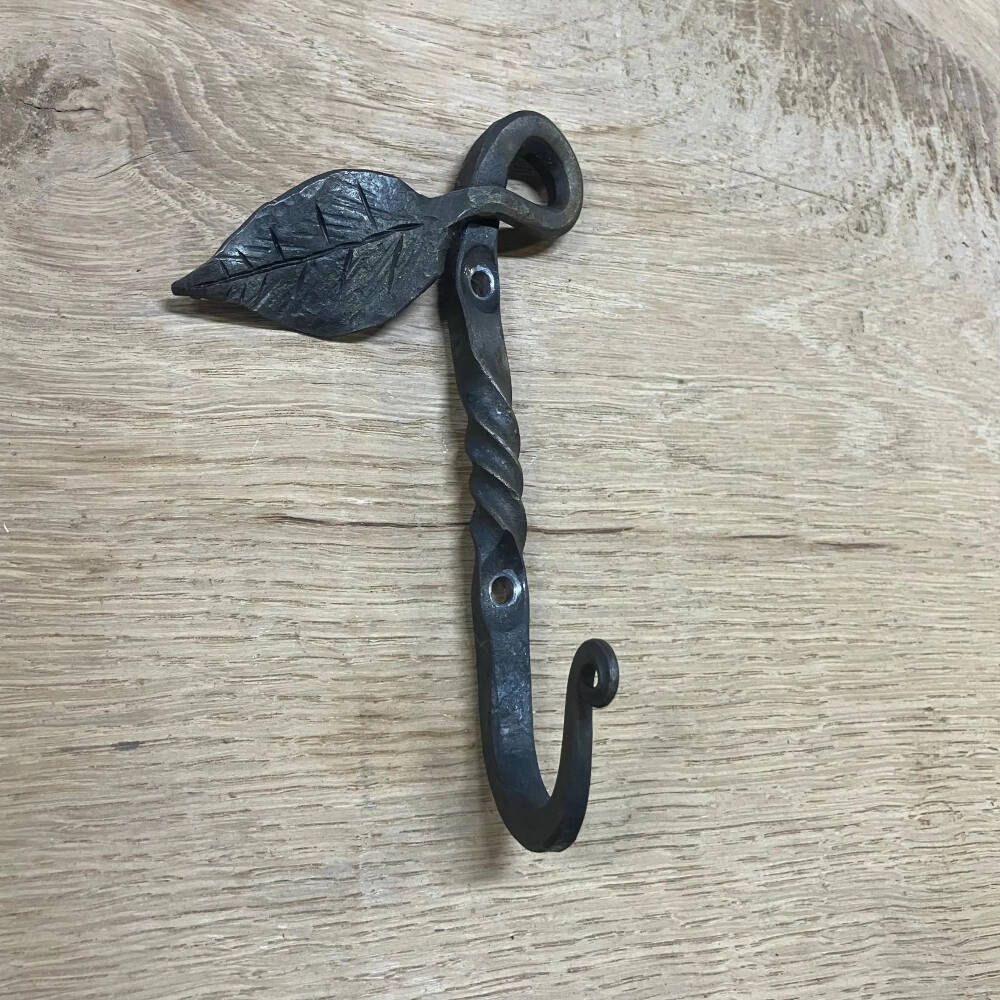 Hand-Forged Leaf Hook – Wrought Iron Wall Hook with Nature-Inspired Design