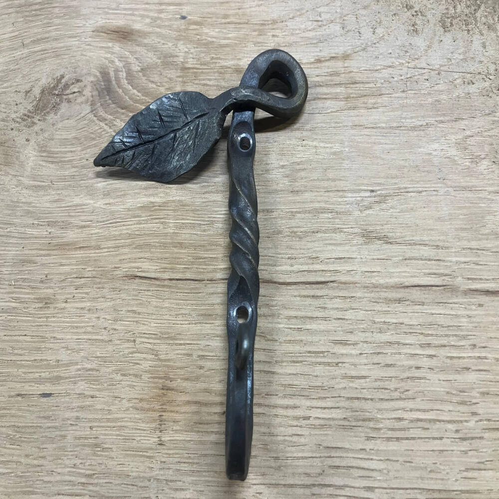 Hand-Forged Leaf Hook – Wrought Iron Wall Hook with Nature-Inspired Design