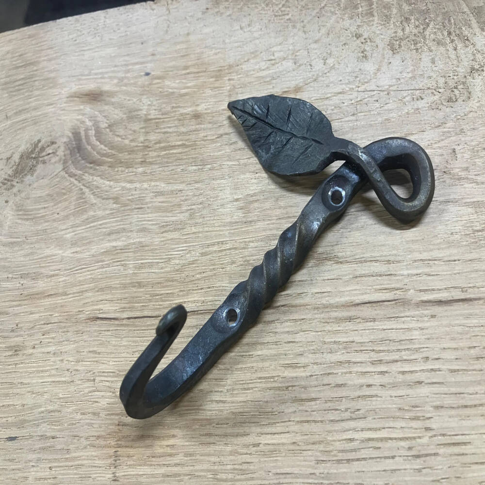 Hand-Forged Leaf Hook – Wrought Iron Wall Hook with Nature-Inspired Design