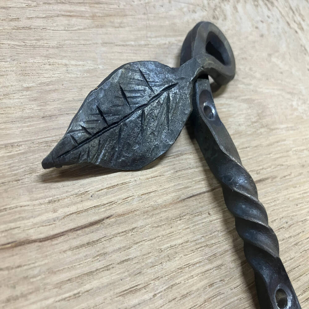 Hand-Forged Leaf Hook – Wrought Iron Wall Hook with Nature-Inspired Design