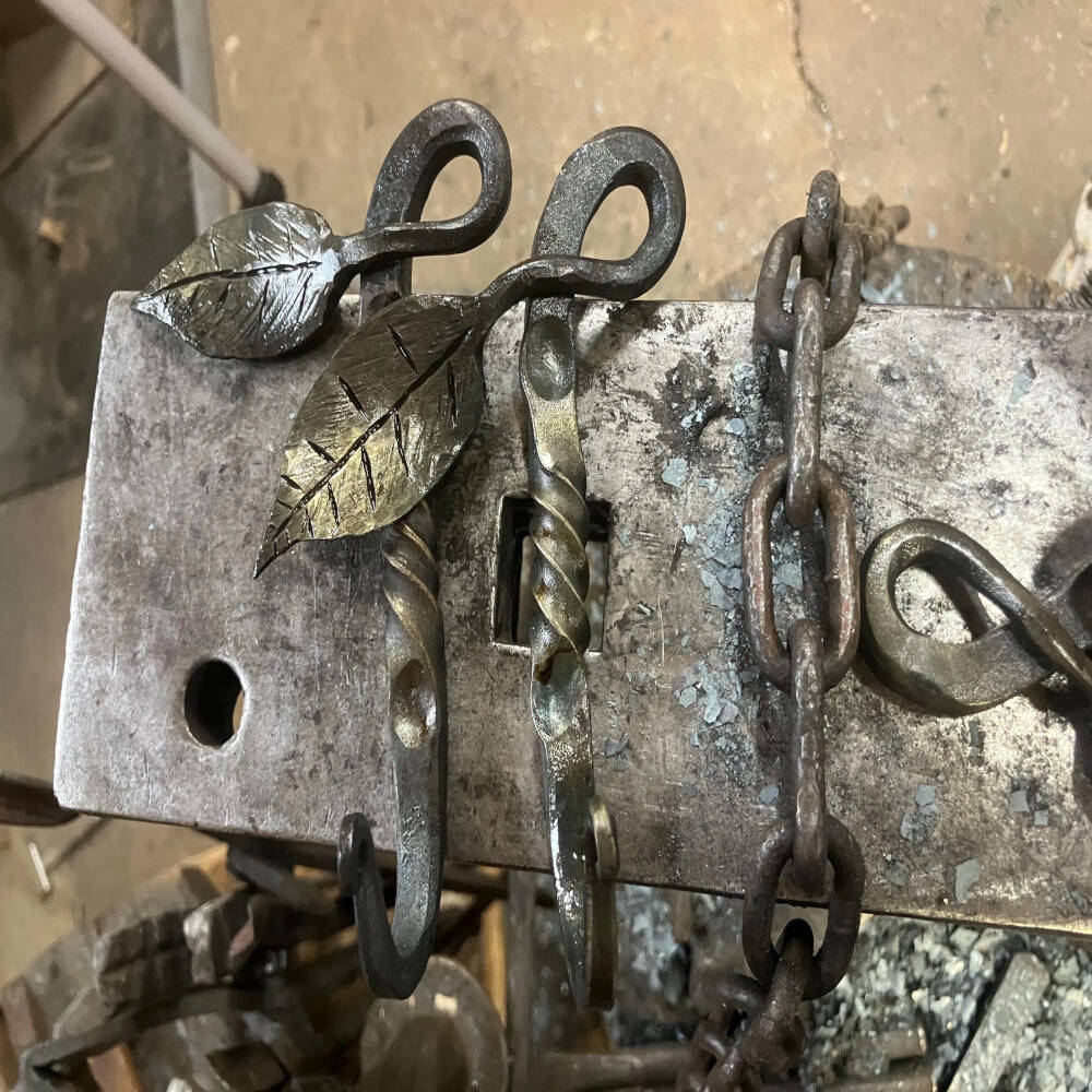 Hand-Forged Leaf Hook – Wrought Iron Wall Hook with Nature-Inspired Design