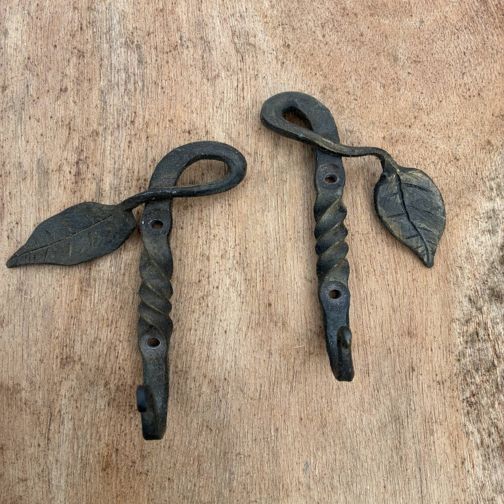Hand-Forged Leaf Hook – Wrought Iron Wall Hook with Nature-Inspired Design