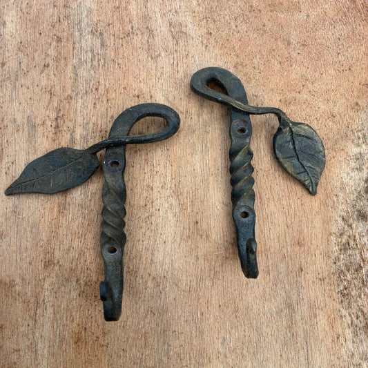 Hand-Forged Leaf Hook – Wrought Iron Wall Hook with Nature-Inspired Design