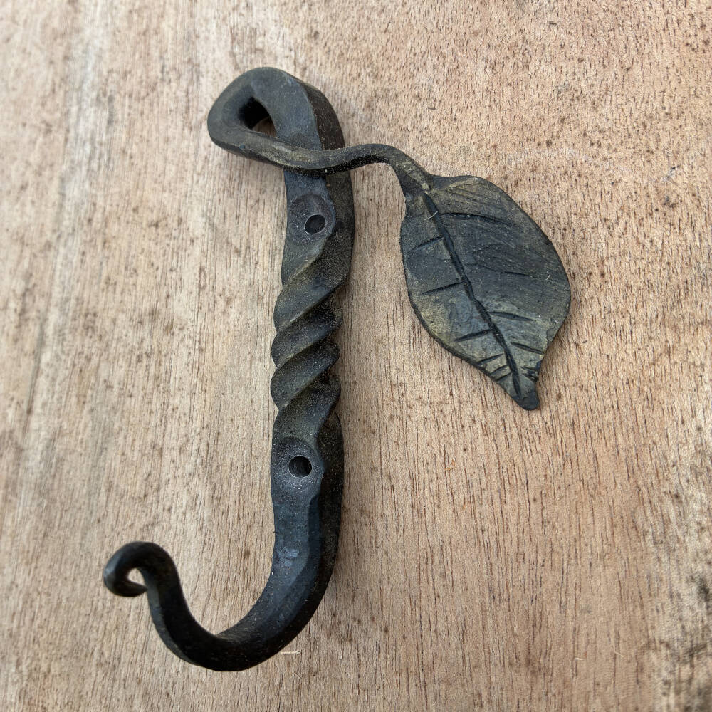 Hand-Forged Leaf Hook – Wrought Iron Wall Hook with Nature-Inspired Design