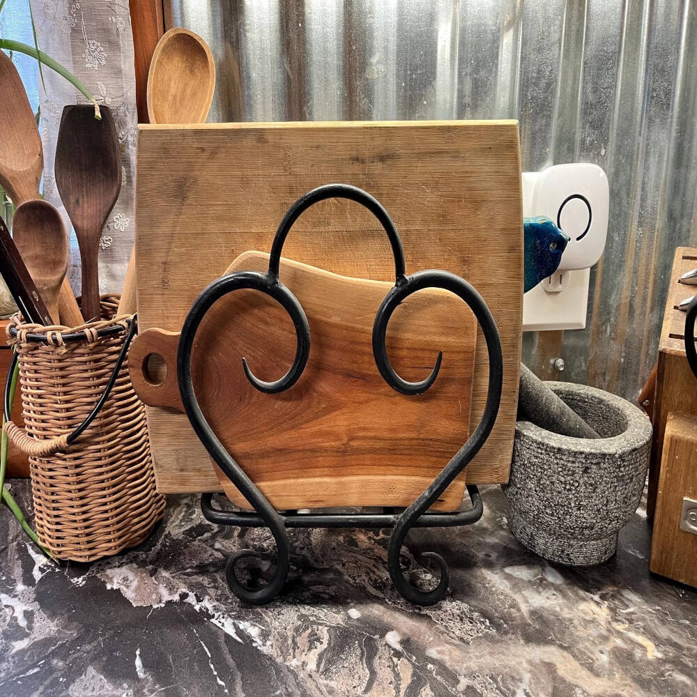 Forged Kitchen Organizer – Hand-Forged Steel Cutting Board & Bakeware Rack