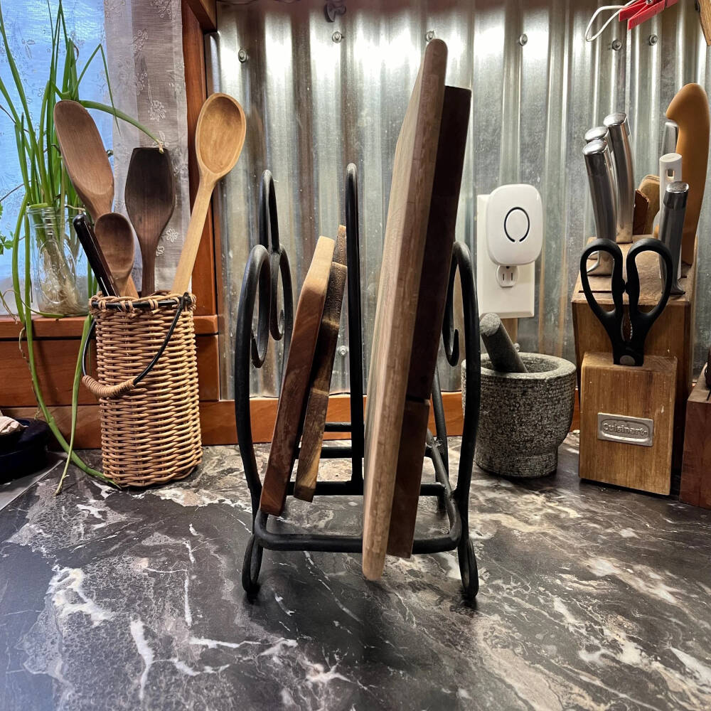 Forged Kitchen Organizer – Hand-Forged Steel Cutting Board & Bakeware Rack