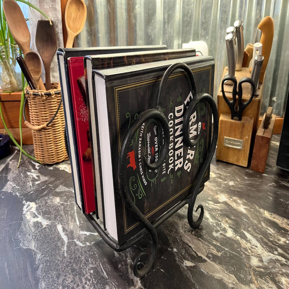 Forged Kitchen Organizer – Hand-Forged Steel Cutting Board & Bakeware Rack