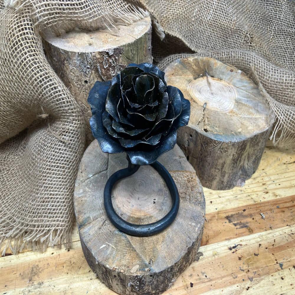 Hand-Forged Iron Pedestal Rose Sculpture – Eternal Metal Rose