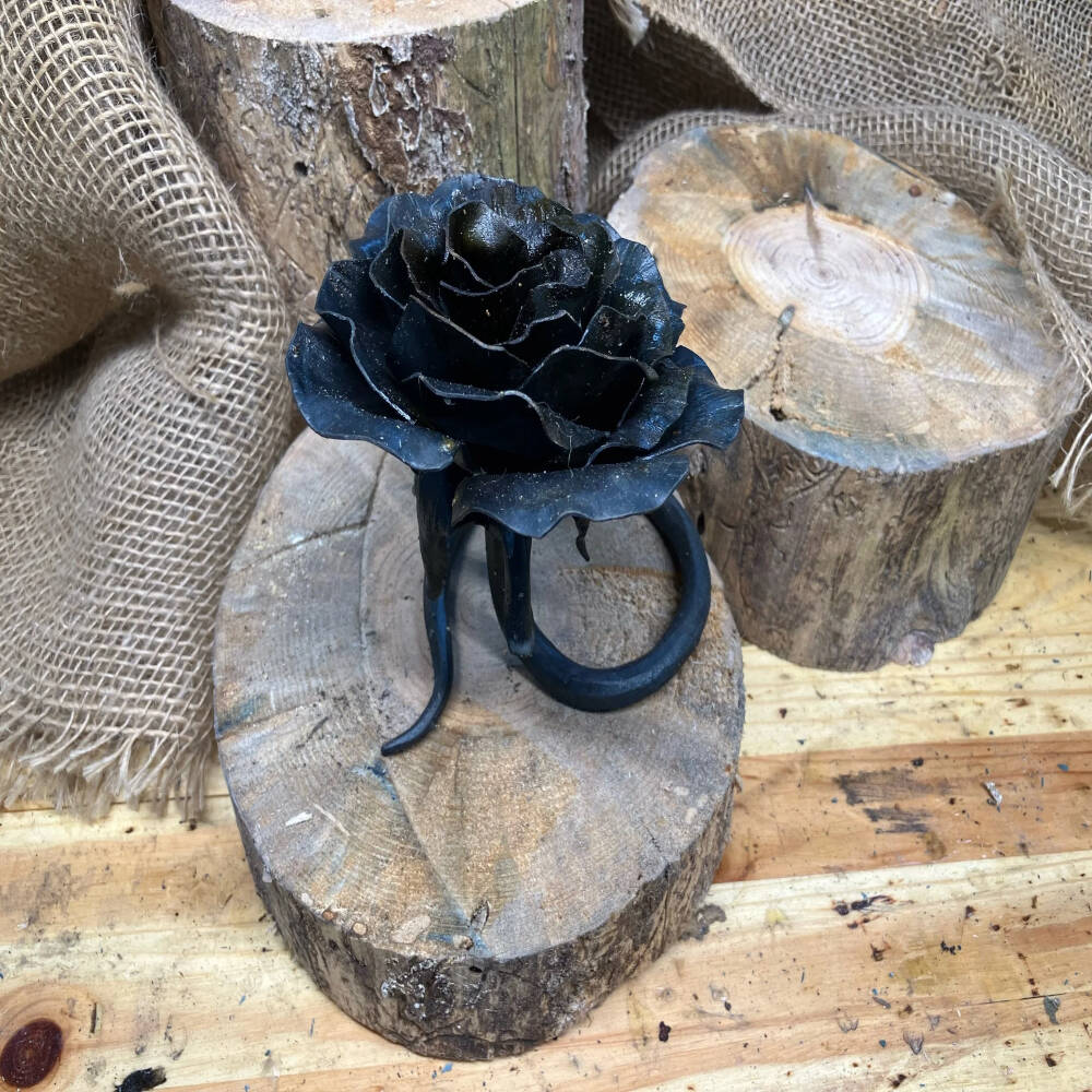 Hand-Forged Iron Pedestal Rose Sculpture – Eternal Metal Rose